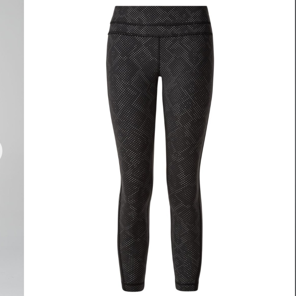 NWT lululemon pace tight lights out - size 6 - reflective reptile